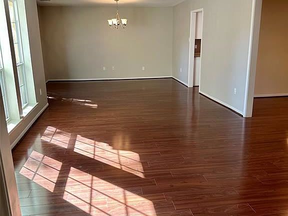 4th image of 10738 Valley Hills Dr