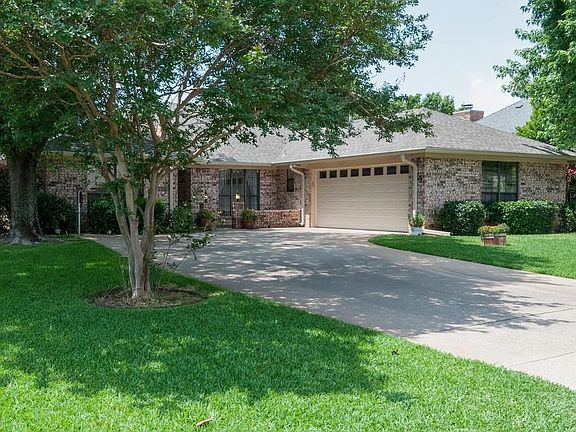 2nd image of 8908 Ashcraft Dr