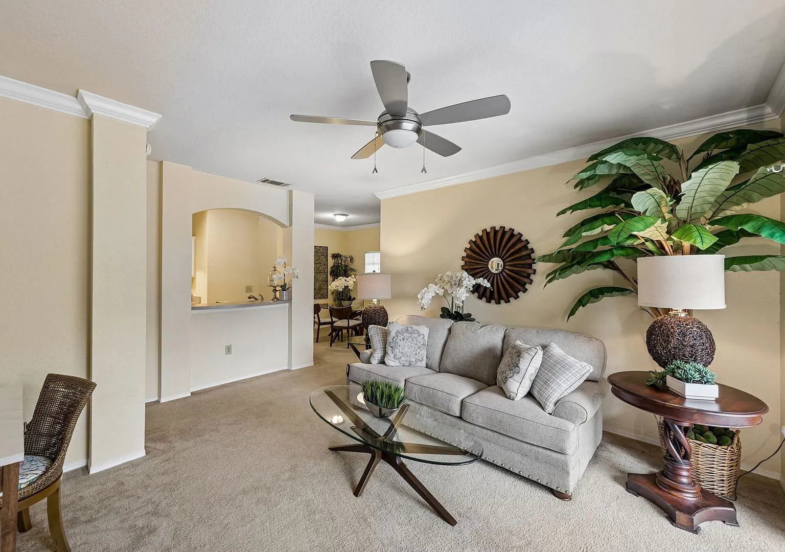 1/1 2nd floor condo, in gated community with all the amenities — Photo 4
