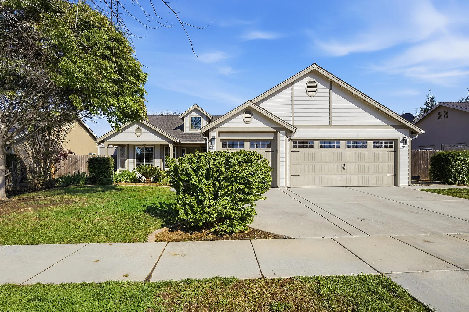 2648 N Vickie Street photo 1