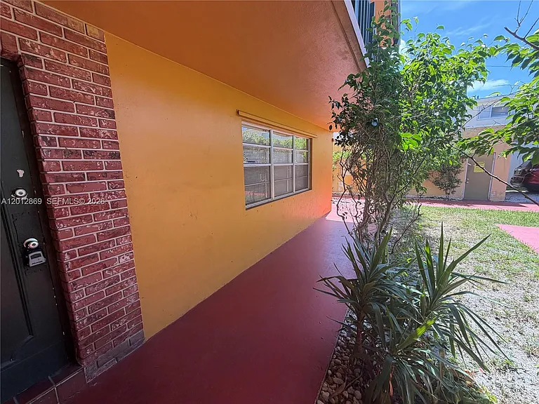1702 McKinley St #4 — Photo 14