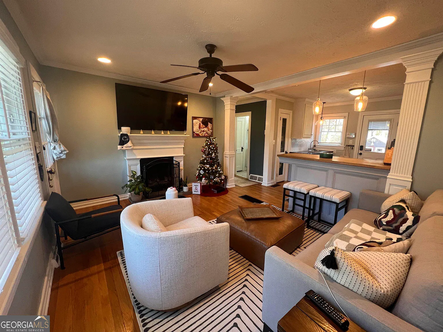 2 bed, 1.0 bath, 1102 sqft, $2,900 — Photo 4