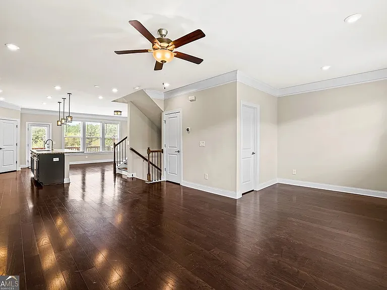 1760 Samantha Bnd — Photo 4