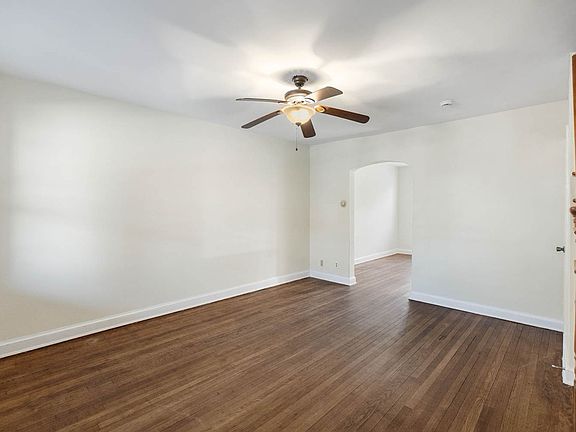 2nd image of 1007 15th St SE