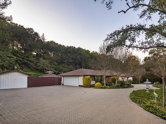 5th image of 447 Eleanor Dr