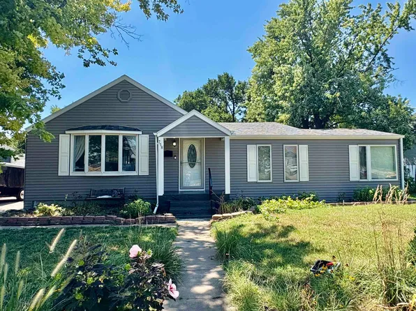 758 E Sunset Ave, Russell, KS 67665