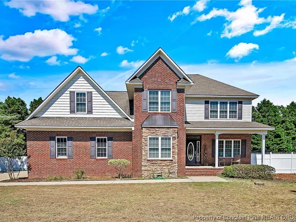 708 Maple Grove Ct, Hope Mills, NC 28348