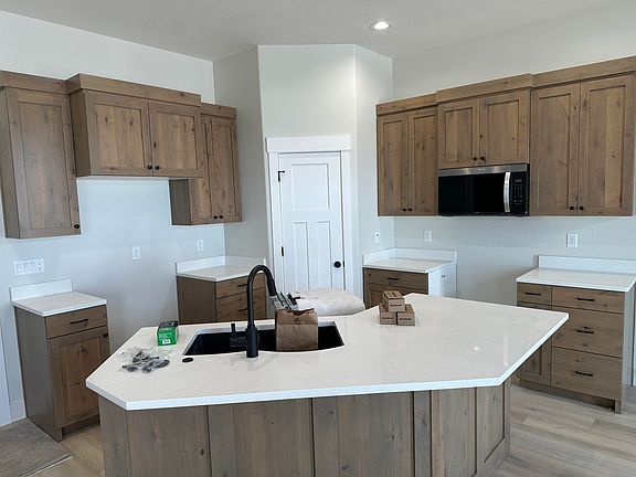 3rd image of 674 Barnwood Rd