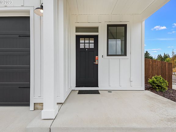 3rd image of 3847 SE 7th Ave