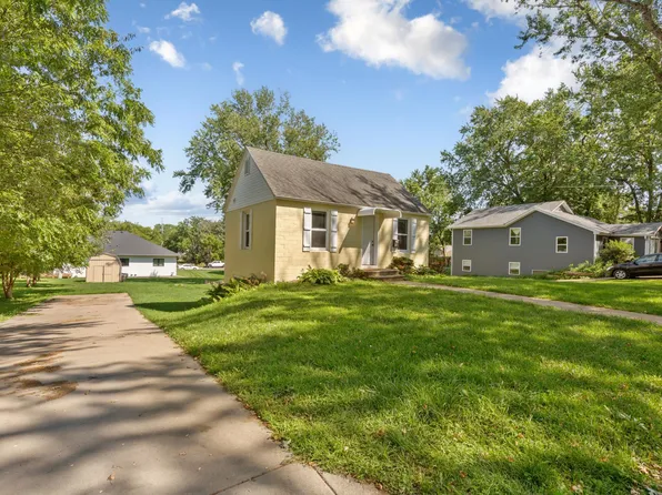 1135 5th Ave SW, Faribault, MN 55021