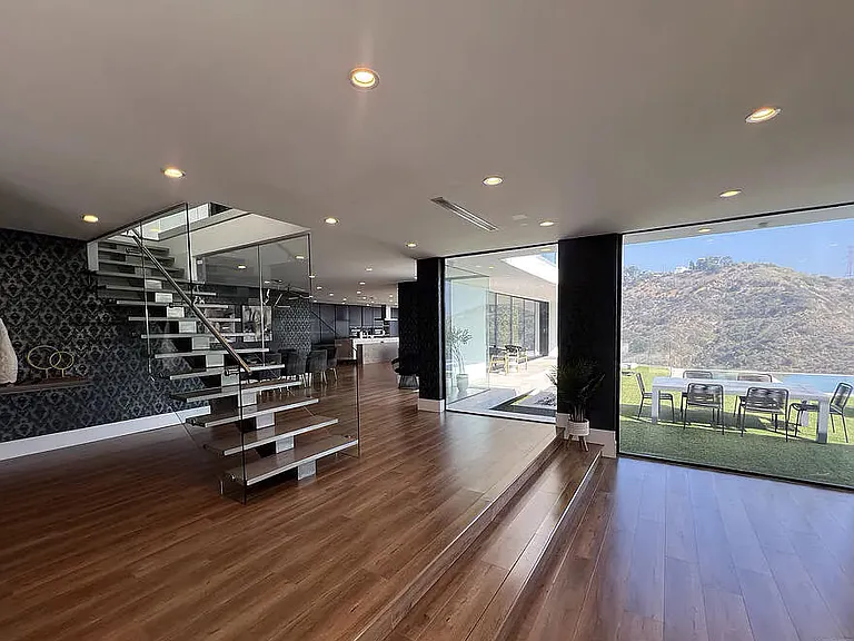 2110 Hercules Dr — Photo 3