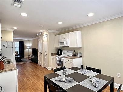 4th image of 1725 Harvey Mitchell Pkwy S #614-1