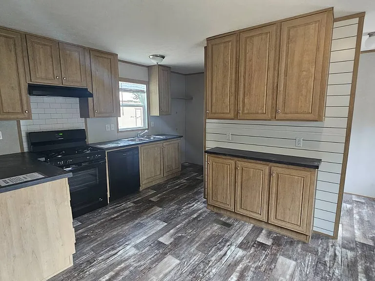 2320 E Macarthur Rd #P13 — Photo 4