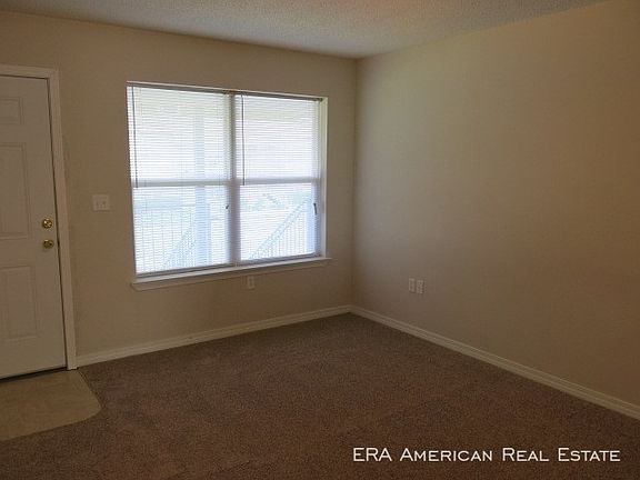 3rd image of 28 Garden Ln APT 5