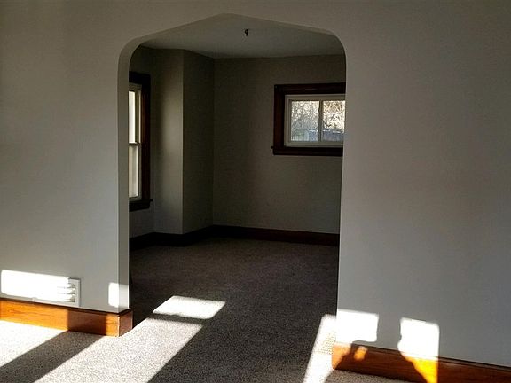 4th image of 106 Blackburn Ave