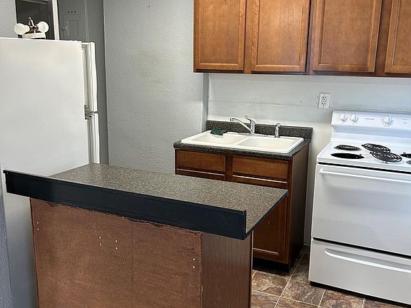5th image of 2928 Dupont St #1