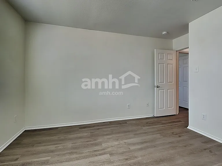 1421 Englewood Dr — Photo 17