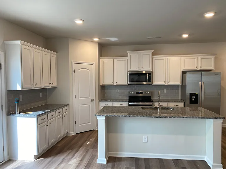 212 Sagecroft Ln — Photo 4