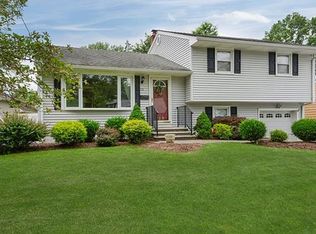 22 Starlit Dr, Middlesex, NJ 08846