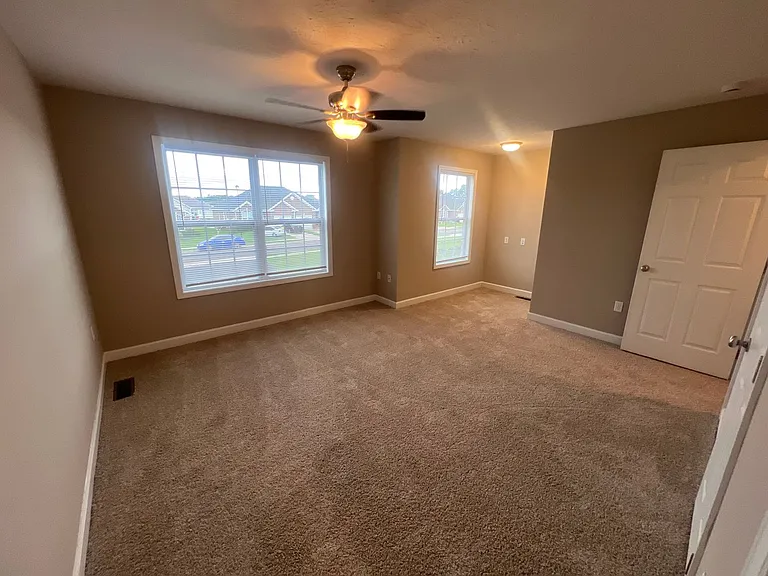 736 Village Creek Dr — Photo 23