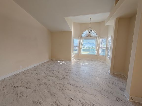 3rd image of 27900 Mount Hood Way