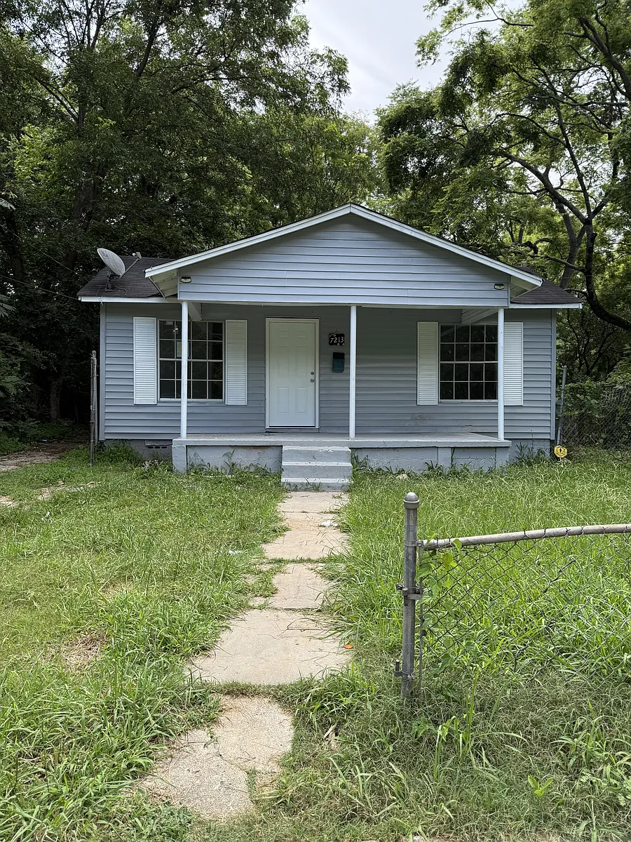 Building Photo - 7213 Naples Ave