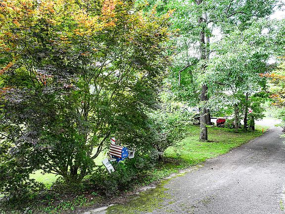 2nd image of 526 Richard McLaughlin Rd