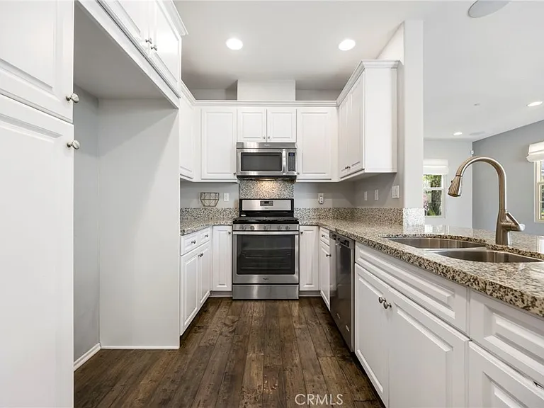 691 E Valencia St — Photo 5