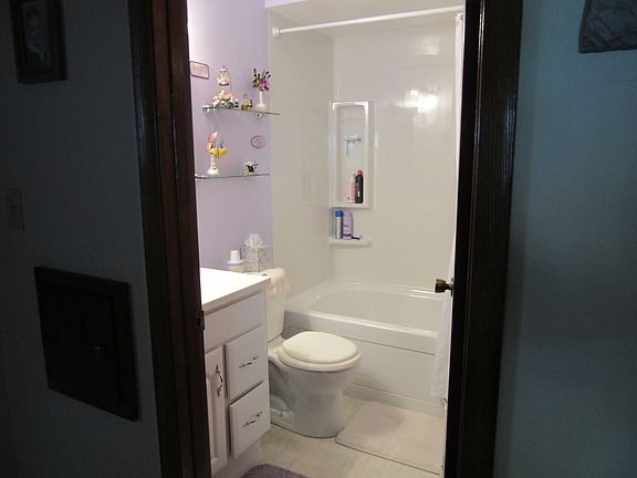 full bath with jetted tub