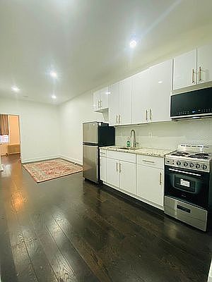 4th image of 471 Chauncey St Lot 1