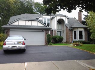 181 Monteith Ct, Vernon Hills, IL 60061