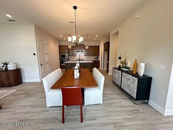 5th image of 41 OAKMOSS Drive
