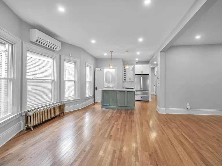 100 Richmond Ave #UPPER — Photo 13
