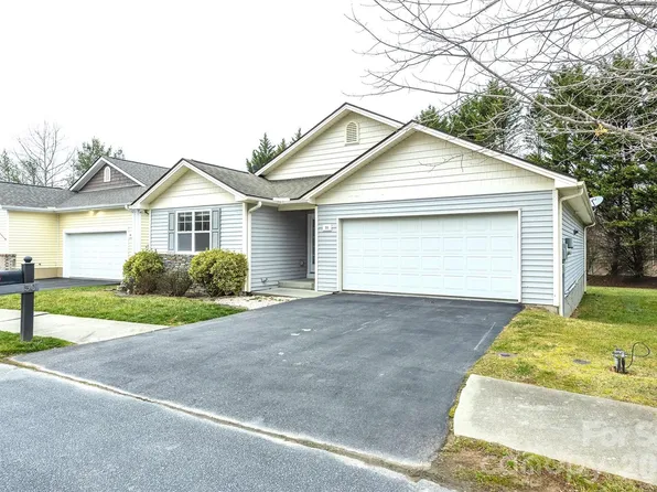 50 Clear Creekside Dr, Hendersonville, NC 28792