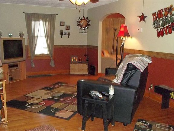 5th image of 533 Gladstone Ave