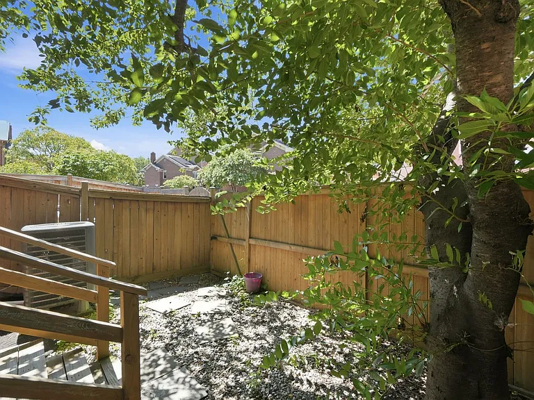 541 Colecroft Ct — Photo 24