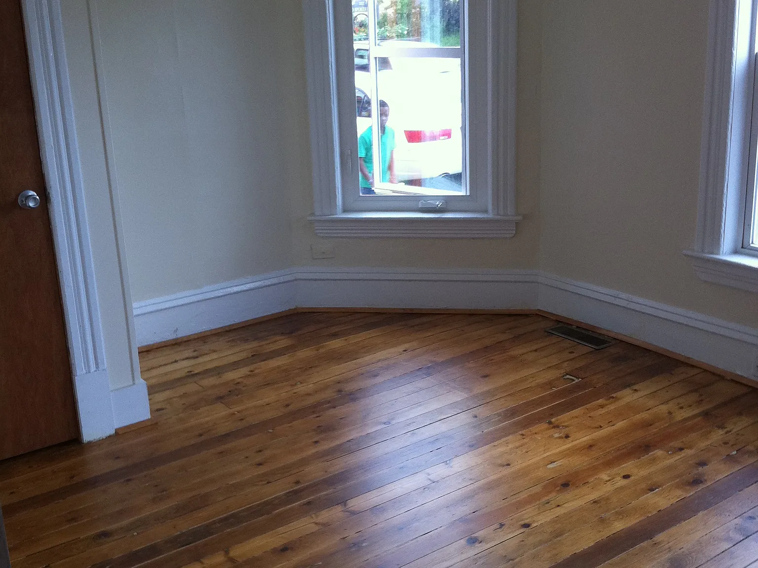 3 bed, 800 sqft, $2,300 — Photo 2