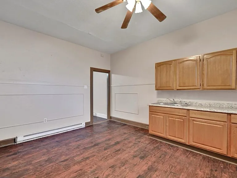 611 E Market St #1 — Photo 11