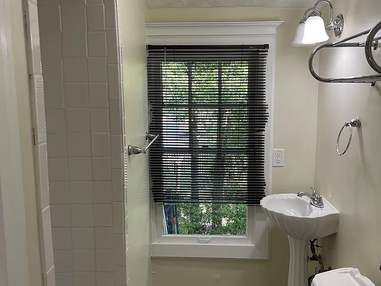 1124 N Spring St — Photo 47
