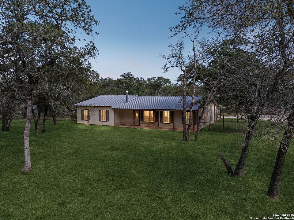1st image of 240 Oak Hollow