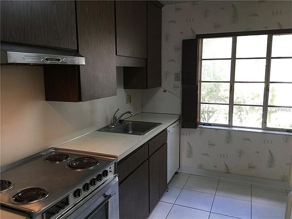 4th image of 929 Mead Ave