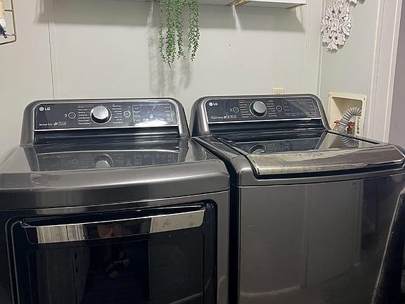 2nd image of 1043 Mallalieu Dr SE