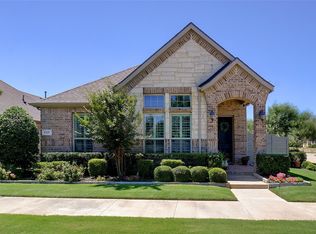 737 8th St, Roanoke, TX 76226