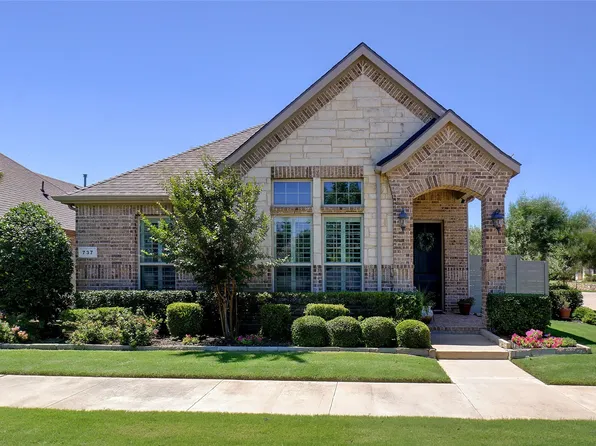 737 8th St, Roanoke, TX 76226