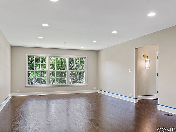 2nd image of 384 Hastings Ave