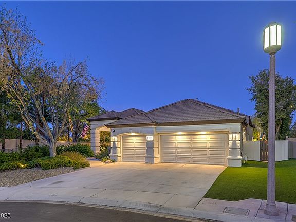 2nd image of 1900 Vero Dr