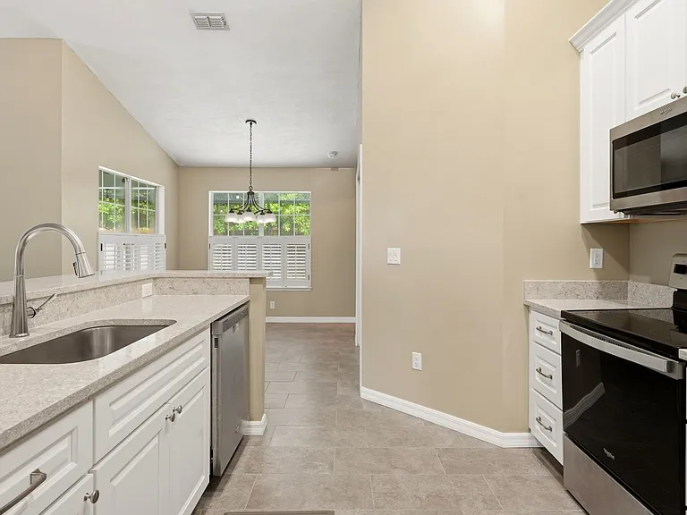 6831 SW 80th Dr — Photo 6
