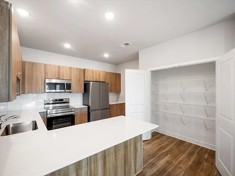 Barry West Townhomes — Photo 85