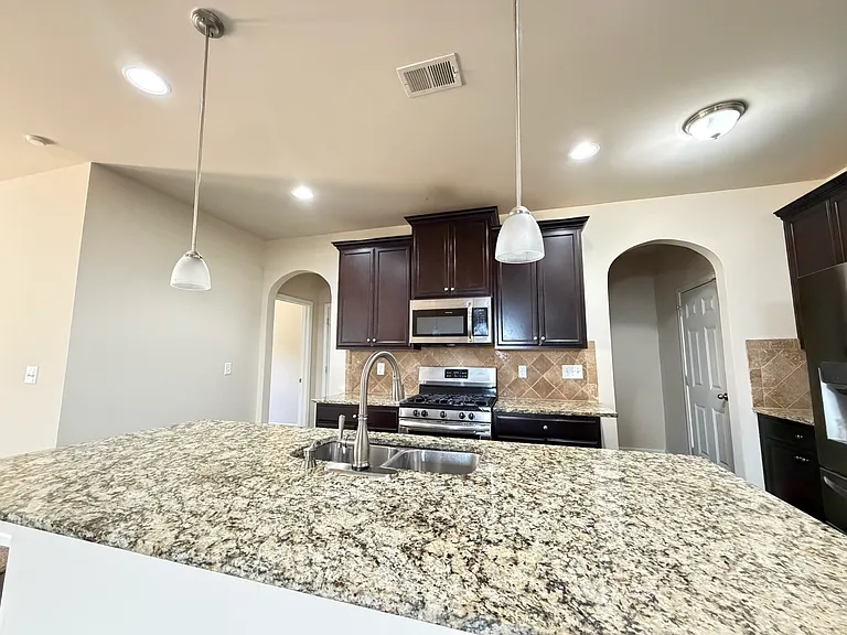 209 Emporia Loop — Photo 30