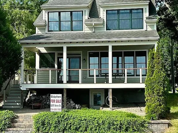 9377 Anne St, Pinckney, MI 48169